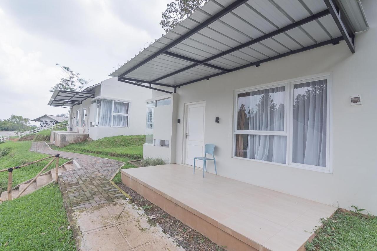 Reddoorz Resort Syariah Near D'Castello Ciater Subang Exterior photo