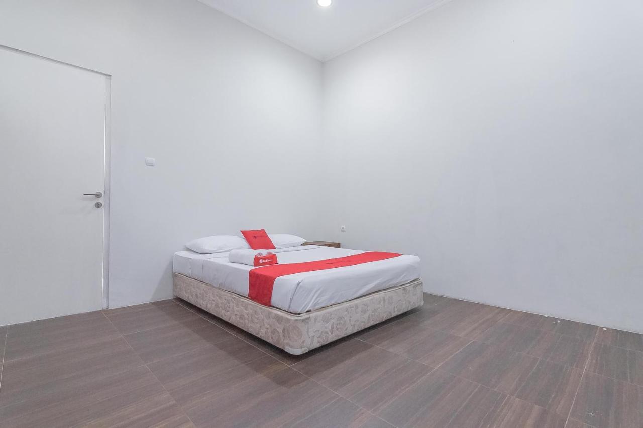 Reddoorz Resort Syariah Near D'Castello Ciater Subang Exterior photo