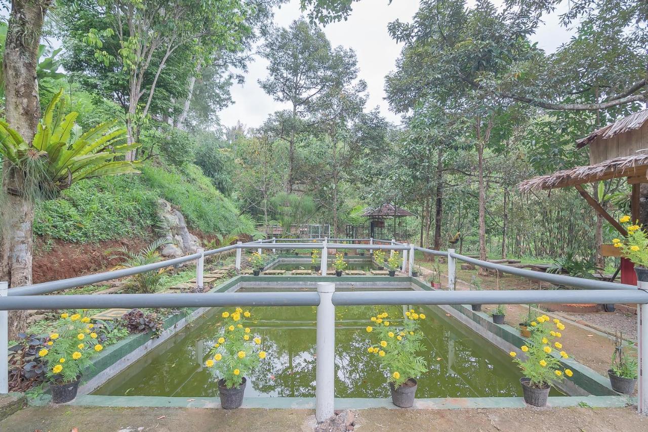 Reddoorz Resort Syariah Near D'Castello Ciater Subang Exterior photo