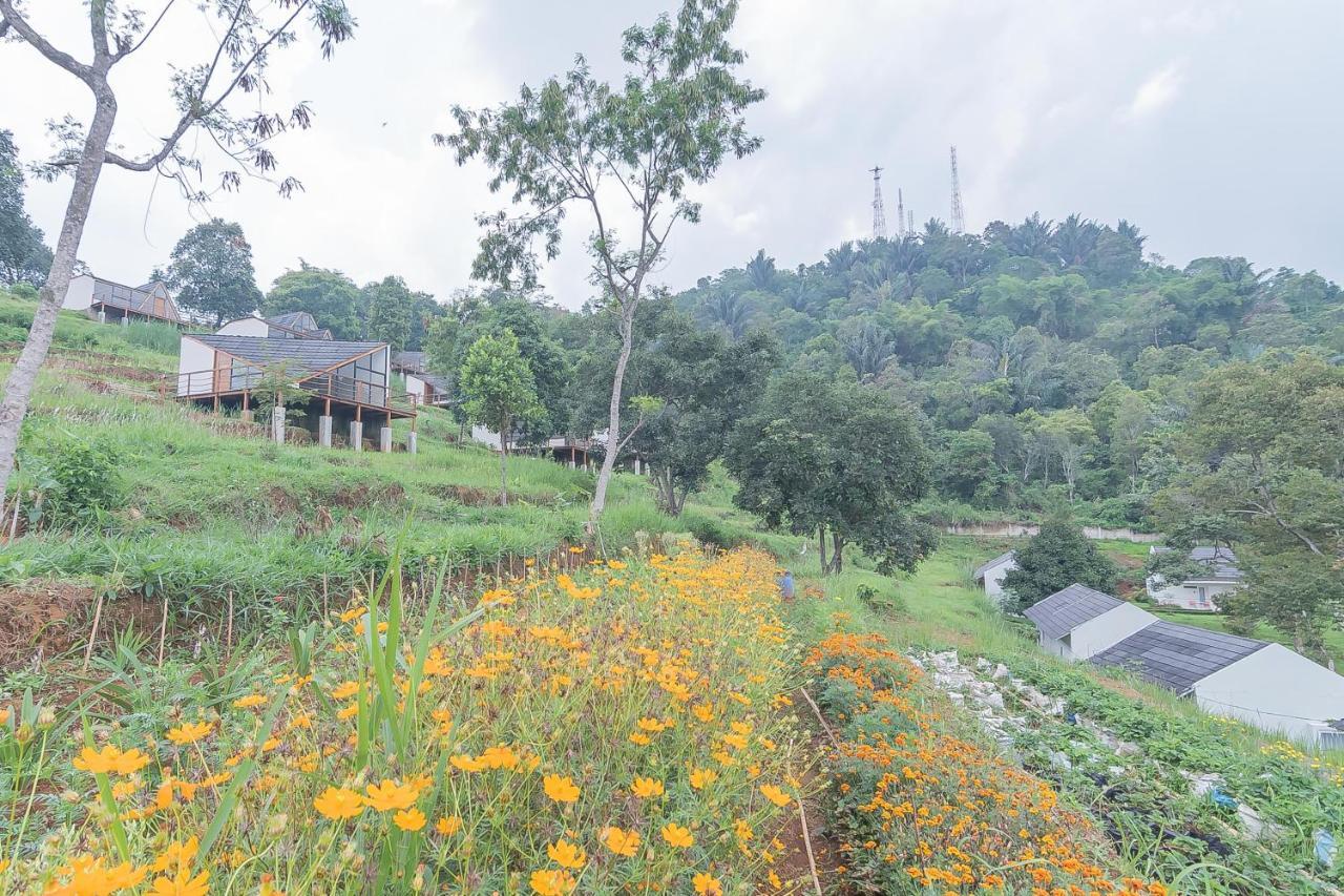 Reddoorz Resort Syariah Near D'Castello Ciater Subang Exterior photo